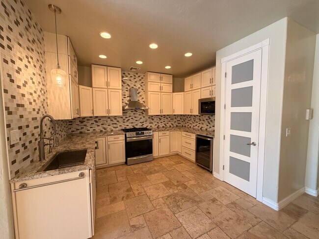 Foto del edificio - Gorgeous 4Bdm 2.5Ba Anthem Home with a Pool!