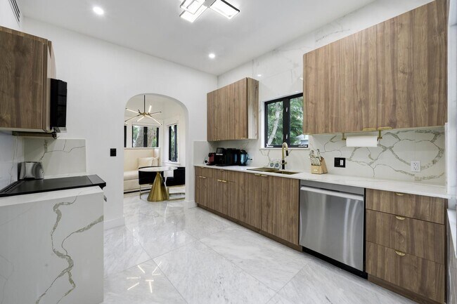 Foto del edificio - 1629 S Lakeside Dr