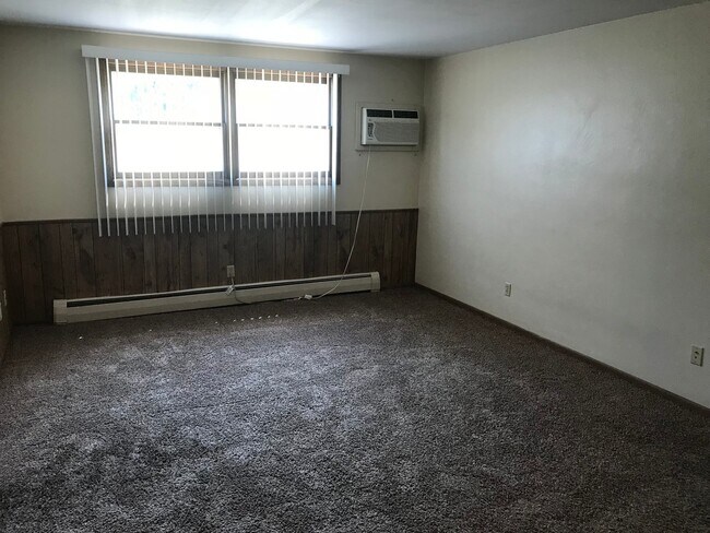 Foto del edificio - Forestview 2 Bedroom Lower Unit