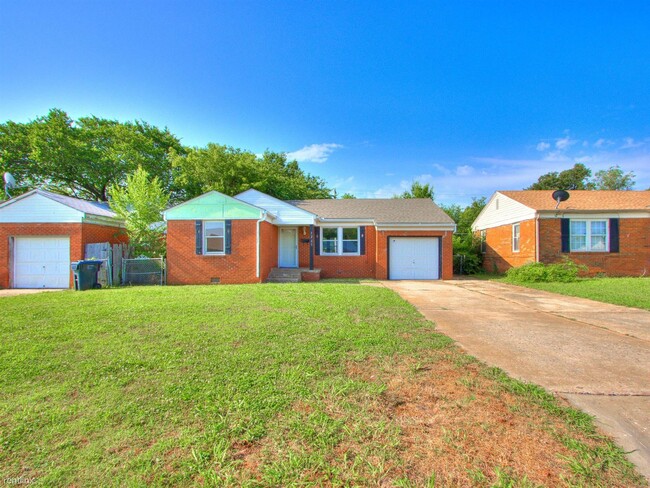 Building Photo - 2 br, 1 bath House - 1240 Northeast 42nd S...