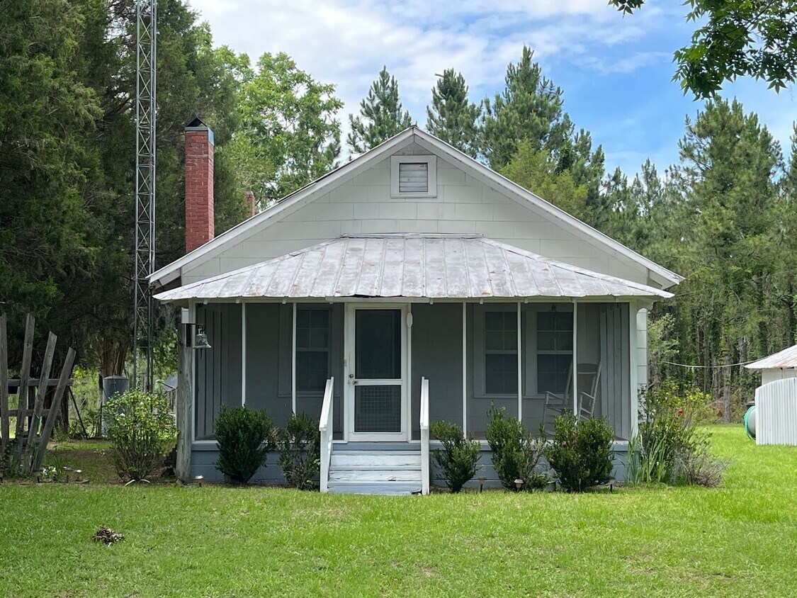 Primary Photo - Charming 4 Bedroom Farmhouse near Jasper