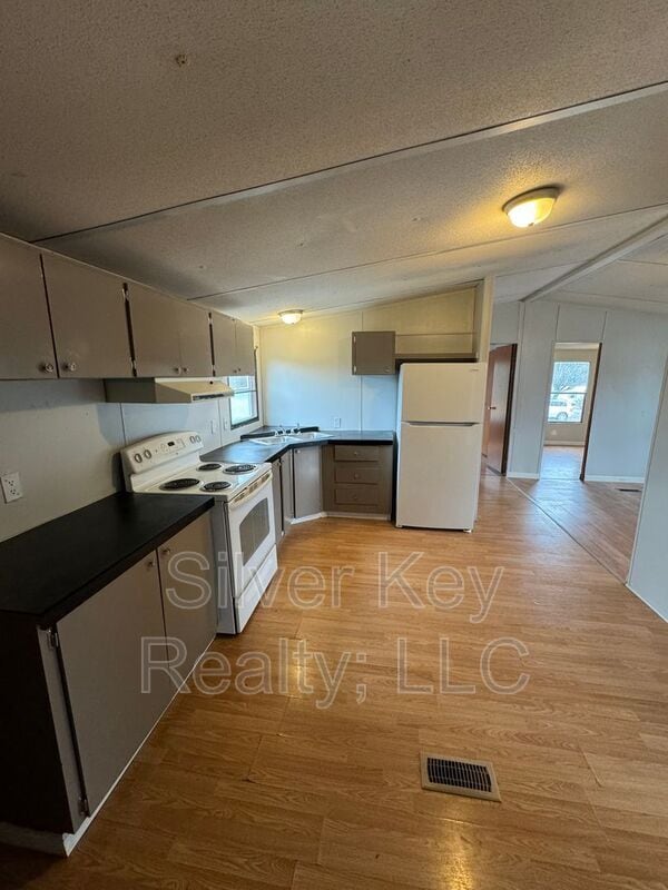 Building Photo - 270 Co Rd 213