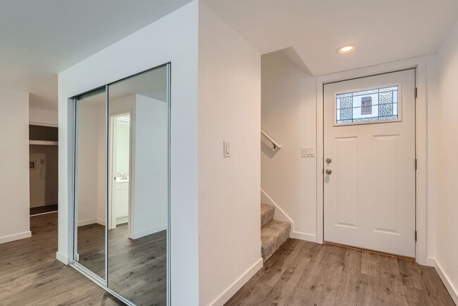 Building Photo - Available September 1st >> Fully Remodeled...