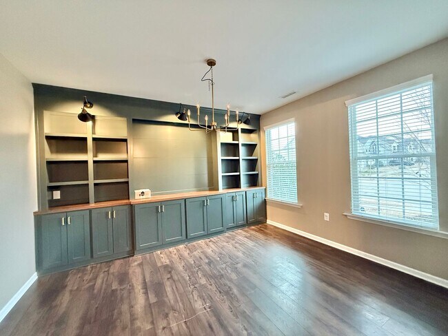 Foto del edificio - Gorgeous 4BD, 2.5BA Wake Forest Home with a Fenced Yard & Only Walking Distance from Wegmans