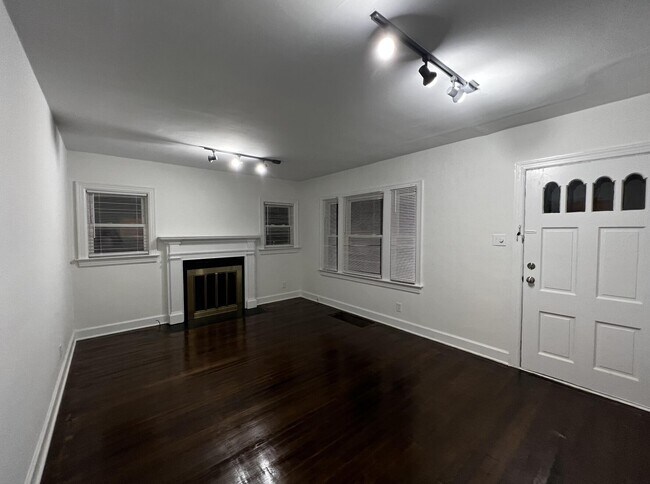 Foto del edificio - 2034 Nashville Ct
