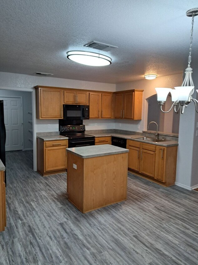 Foto del edificio - Newly Renovated Two-Story San Antonio Rent...
