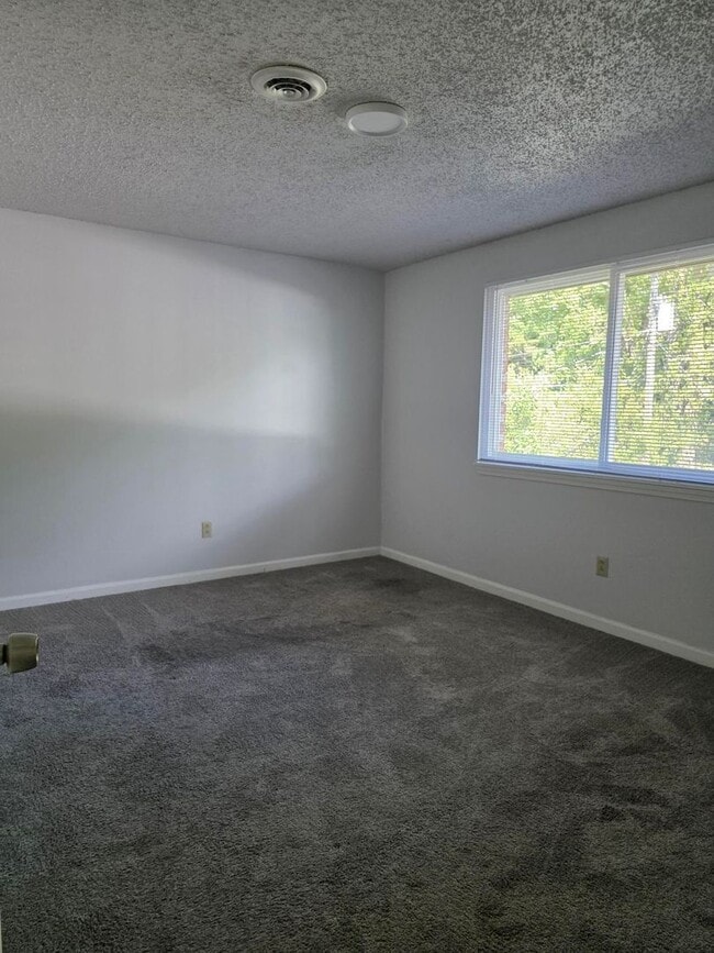 Building Photo - 2-Bedroom, 1-Bath