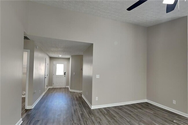 Building Photo - 121 Clarion Rd