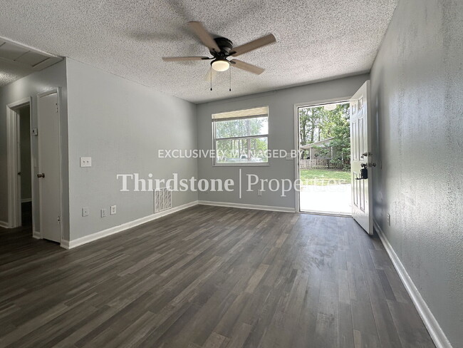Building Photo - 1160 Comanche St