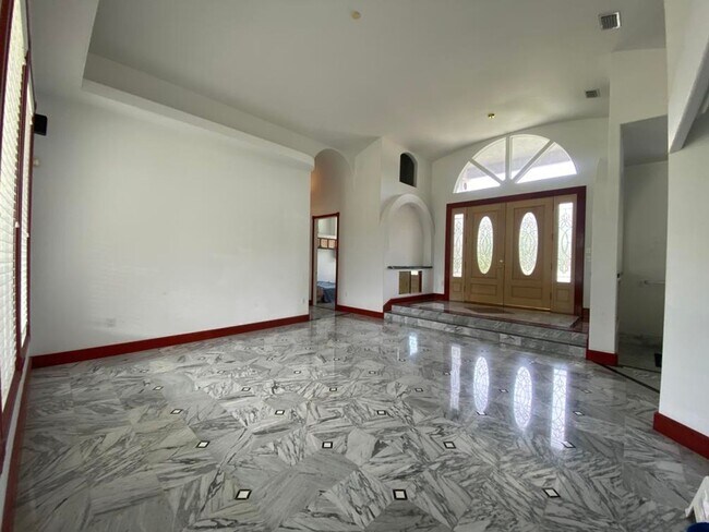 Foto del edificio - Spacious 3/2 with In-Law Suite