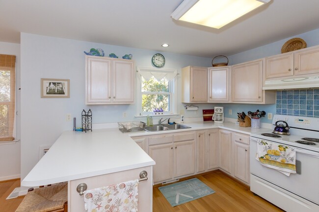 Building Photo - OFF-SEASON MONTHLY RENTAL STARTING JANUARY '26