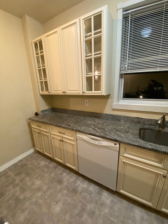 Building Photo - 515 Trinity Plz