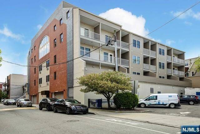 Photo - 545 39th St Apartment