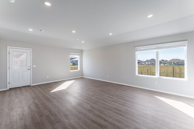 Building Photo - Welcome to your dream home..