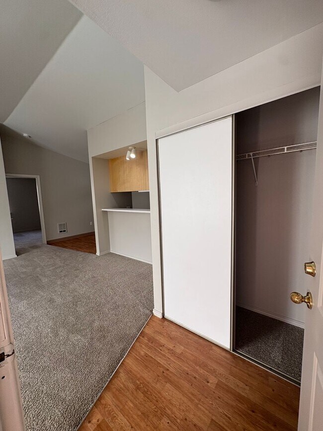 Building Photo - SUMMER DEALS— ?Apply same day of tour get $99 security deposit and ONE MONTH FREE