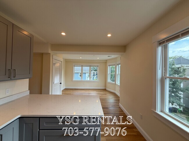 Building Photo - 14 Dorr St