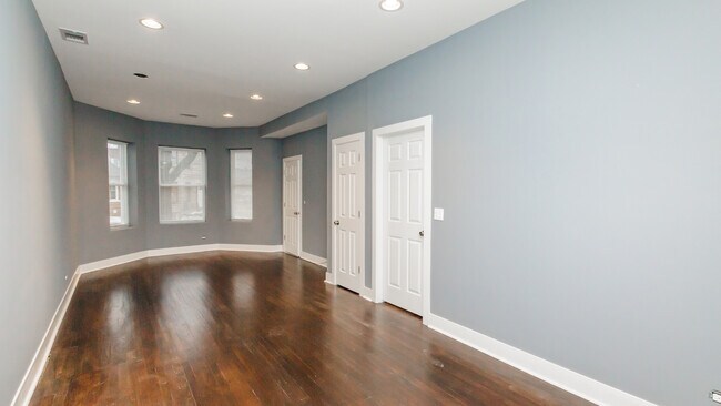 Building Photo - 1019 N Ridgeway Ave