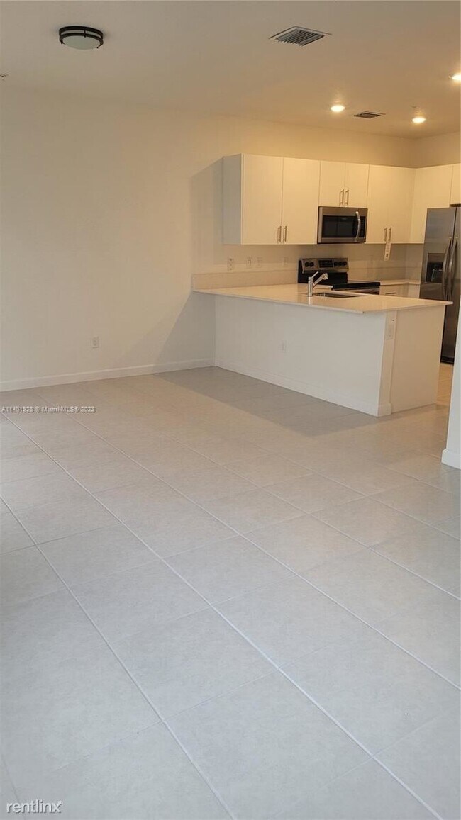 Building Photo - 3 br, 2.5 bath House - 246 SW 159th Ct