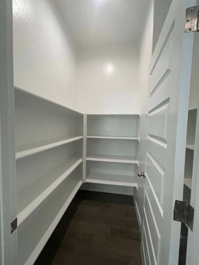Building Photo - 40790 W Shaver Dr