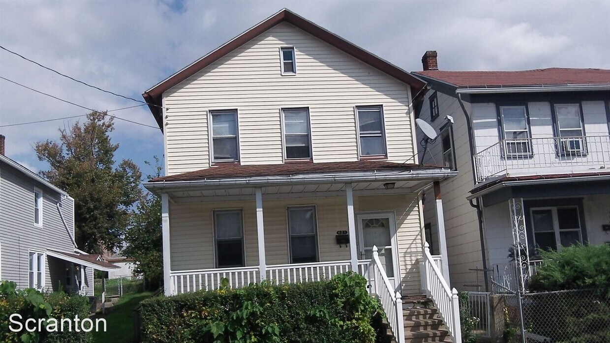 Primary Photo - 3 br, 1.5 bath House - 421 Willow St