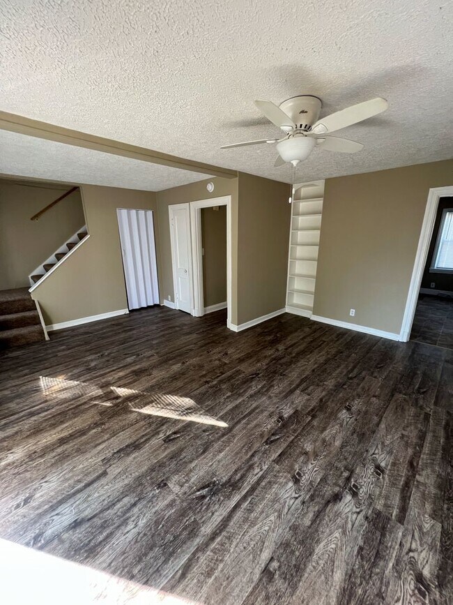 Foto del edificio - Cute Cape Cod Across From A Park