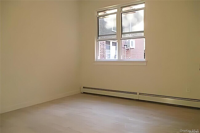 Foto del edificio - 28-06 35th Ave