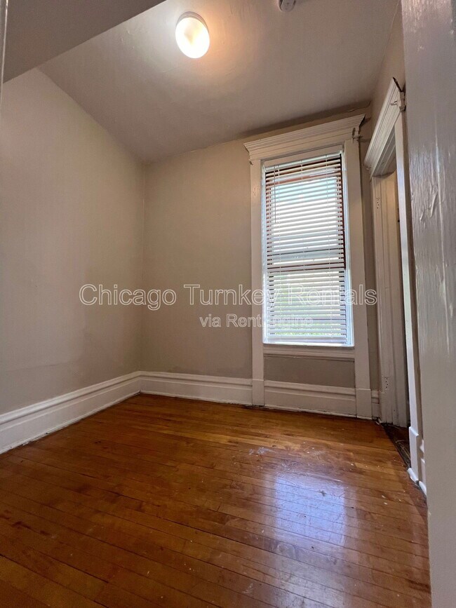 Building Photo - 2320 W 23rd St