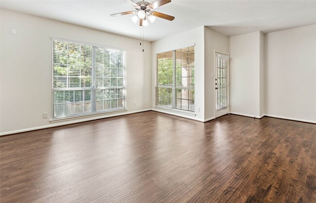 Building Photo - 6607 Lake Woodlands Dr