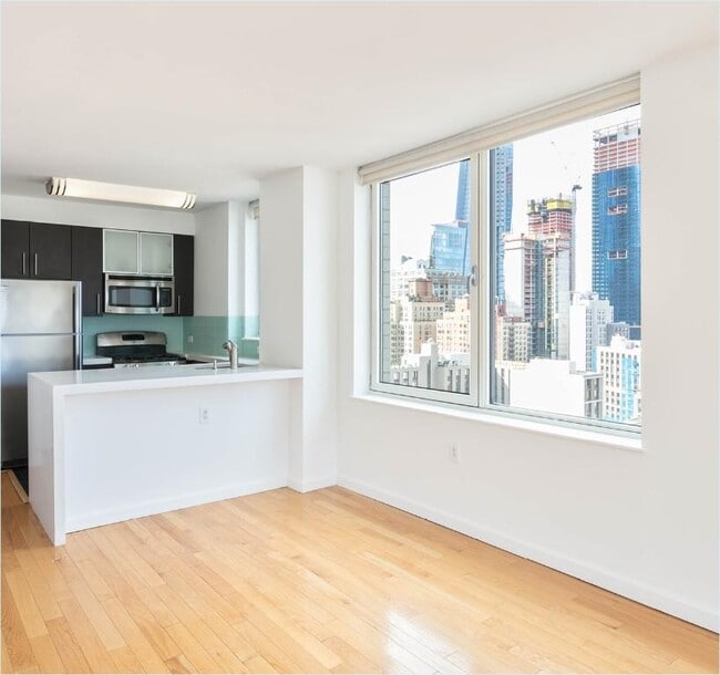 Building Photo - 3 bedroom in New York NY 10018