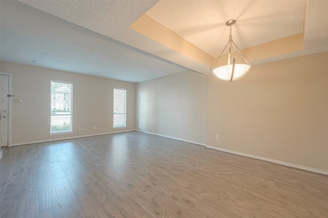 Building Photo - 10217 Longmont Dr