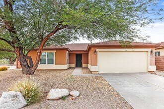 Building Photo - 10668 S Silverbluff Dr