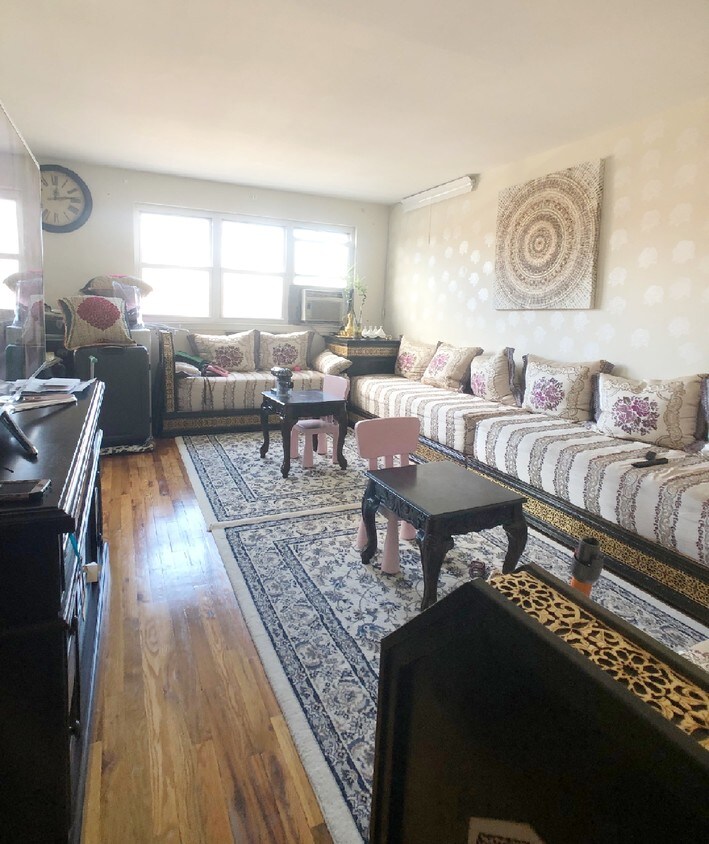 Foto principal - 20-53-53 48th St