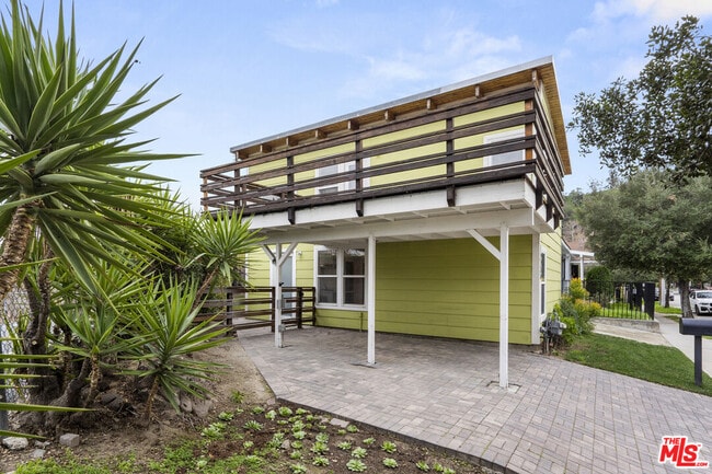 Building Photo - 2230 Oros St
