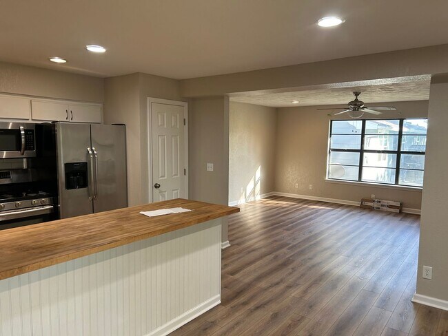 Foto del edificio - Updated 3-bedroom/2-bath in South Joplin. ...