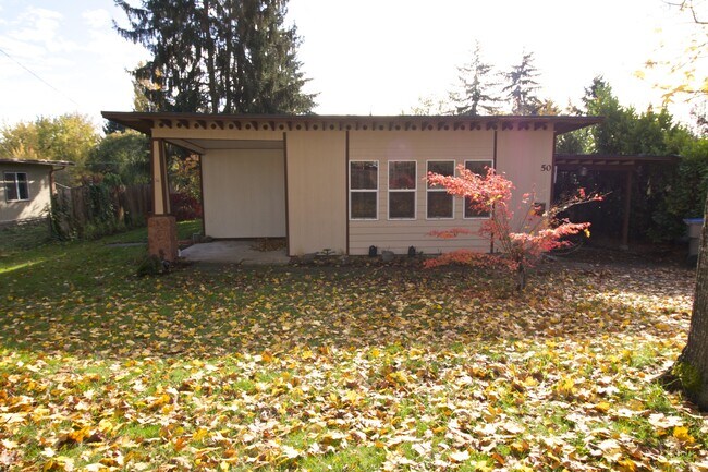 Building Photo - 50 NW Henry Dr