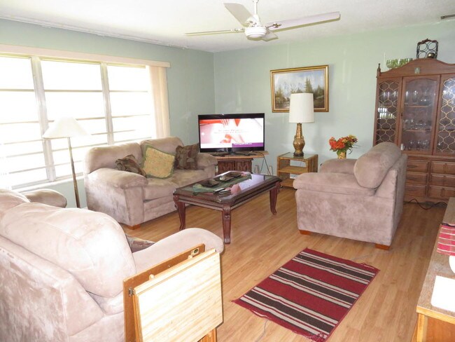 Foto del edificio - 7350 W Oakridge Circle A