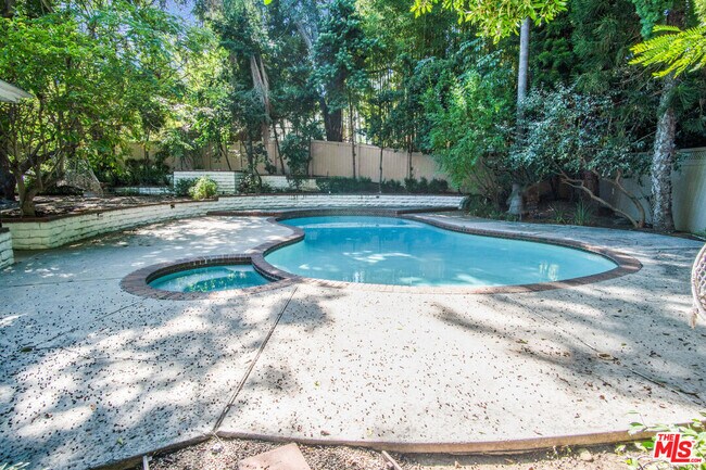 Foto del edificio - 11410 Canton Dr