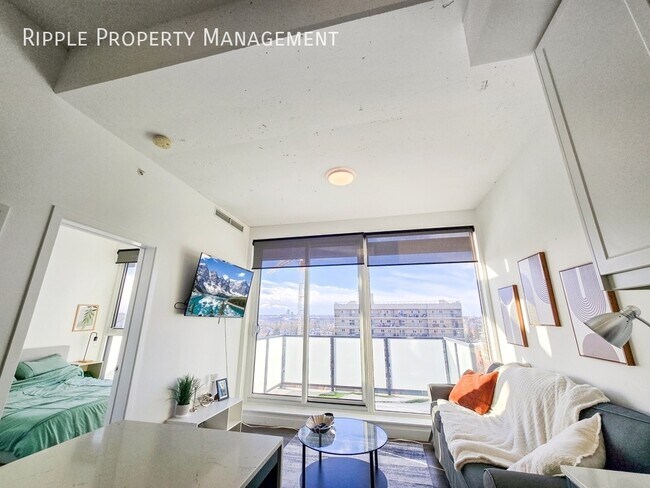 Photo du bâtiment - Beautiful Maintained Unit in Kensington | Furnished with Parking & Utilities Included
