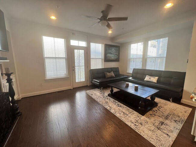 Foto del edificio - Amazing 3 BR/3 Full BA & 2 Half BA Townhome in Annapolis!