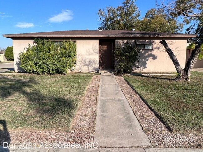 Building Photo - 3 br, 1.5 bath House - 418 N. Oak St