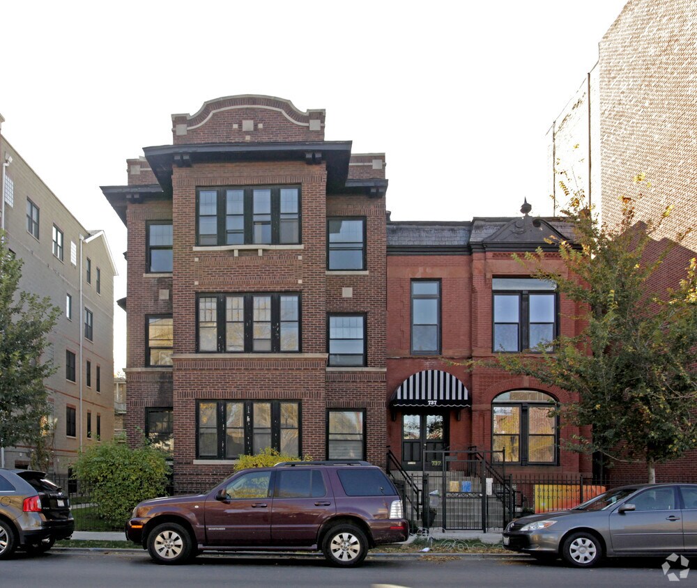 Foto del edificio - 733 W Belmont Ave