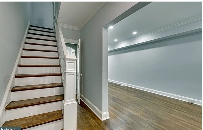 Entryway - 526 23rd Plz NE
