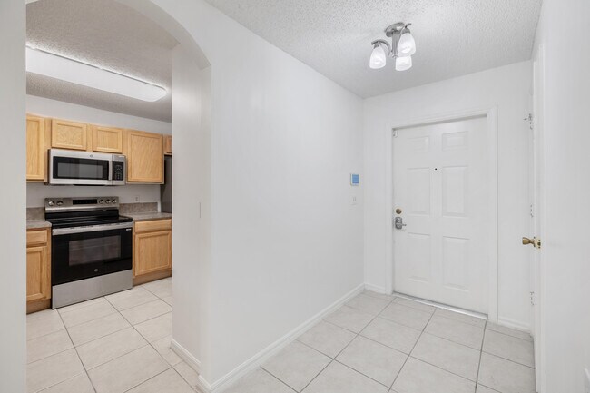 Building Photo - 3800 Woodfield Dr