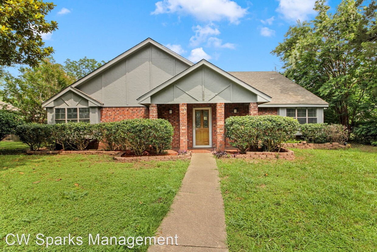 Primary Photo - 4 br, 2.5 bath House - 124 Pecan Grove