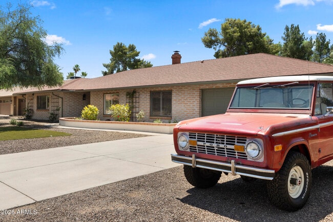 Building Photo - 5449 E Larkspur Dr