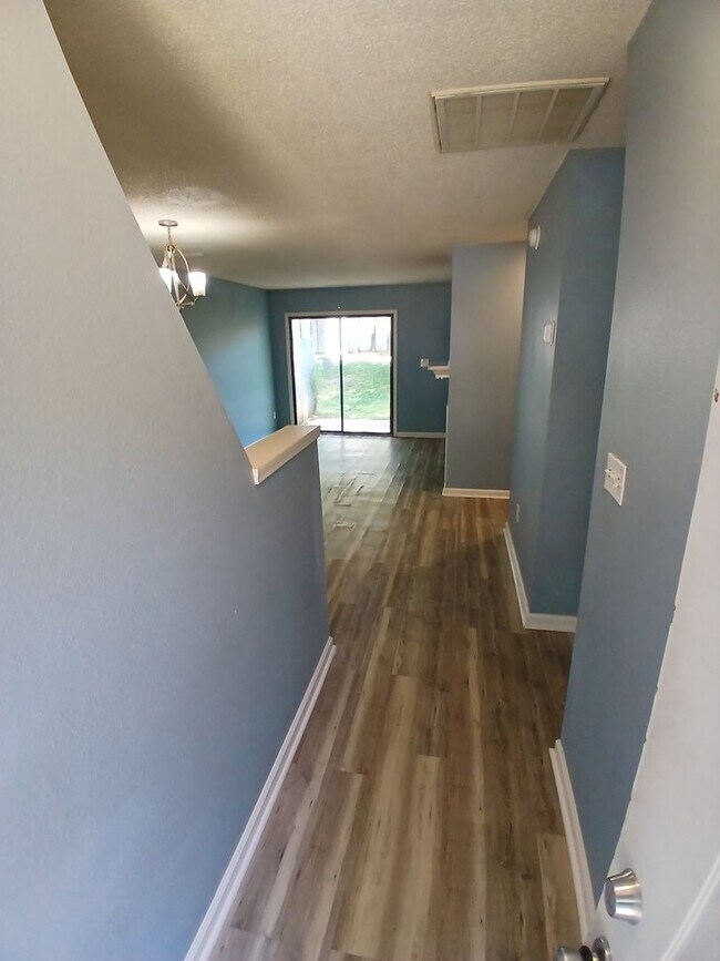 Foto del edificio - Clean 2BR/2BA Townhome in Garner Near White Oak & I-40