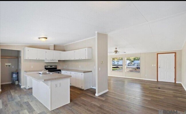 Foto del edificio - 9853 Springfield Rd