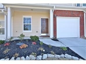 Building Photo - Beautiful Open Floor Plan Townhome in Buford