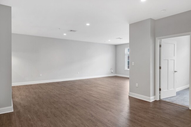 Foto del edificio - Gorgeous front facing 1 bedroom - Next to ...