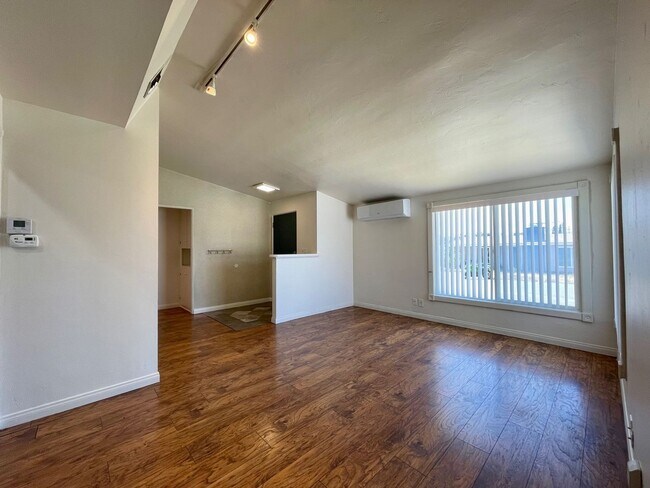 Foto del edificio - Gorgeous 3 Bedroom 2 Bathroom Home In Lemo...